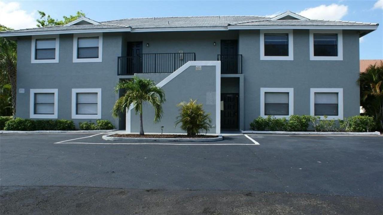 11627 Nw 35th Ct - Photo 2 of 23