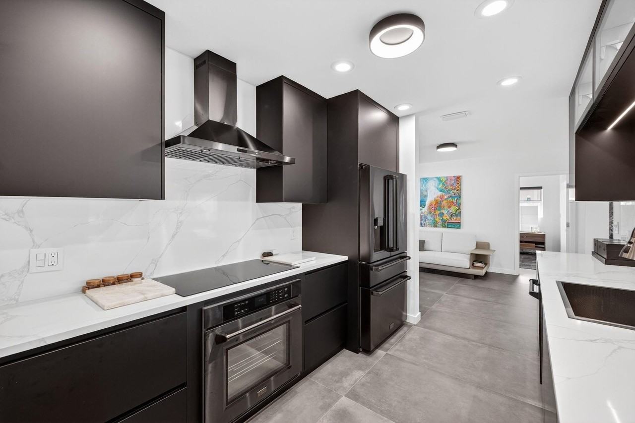 2720 Ne 59th St - Photo 5 of 50