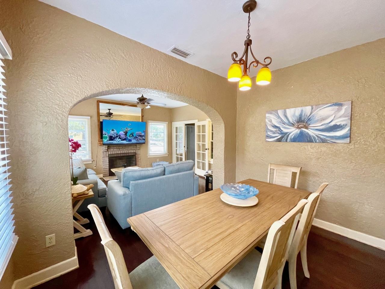 5555 Garden Ave - Photo 3 of 8