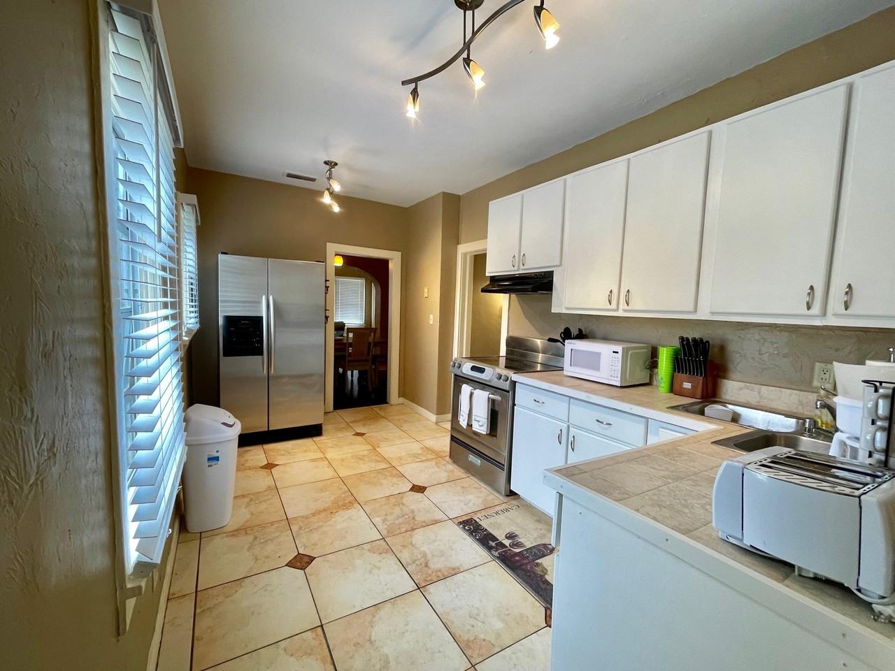 5555 Garden Ave - Photo 4 of 8