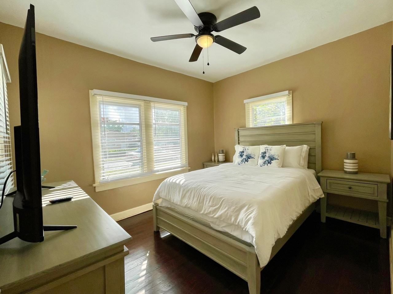 5555 Garden Ave - Photo 7 of 8