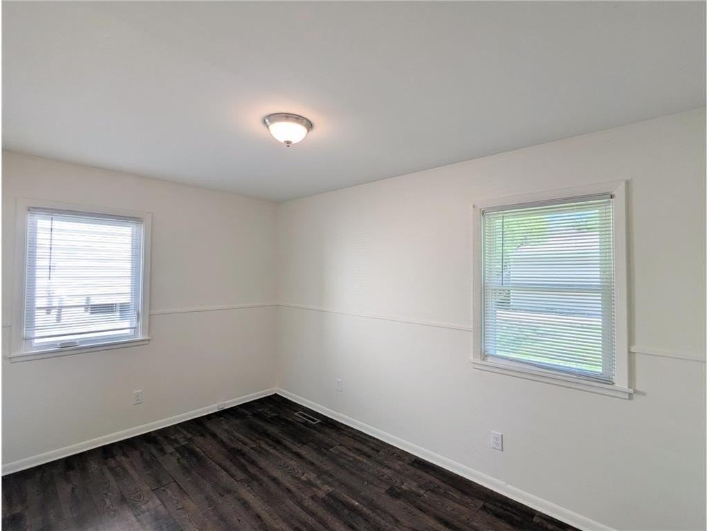 1326 Clarence St - Photo 6 of 11