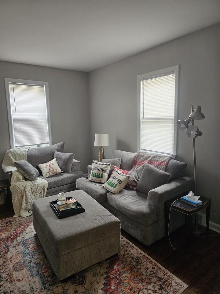 128 Wilmer St - Photo 4 of 34