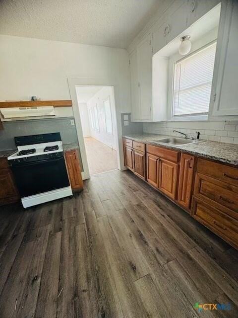 100 N Brazos St - Photo 2 of 6