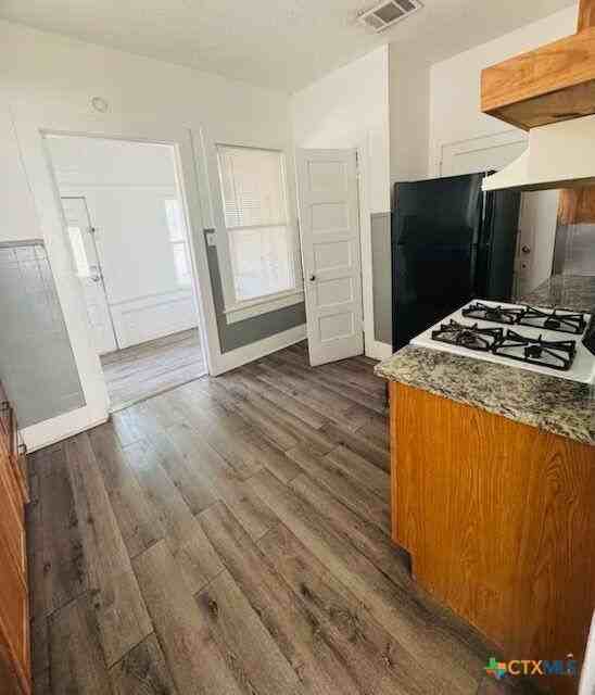 100 N Brazos St - Photo 3 of 6