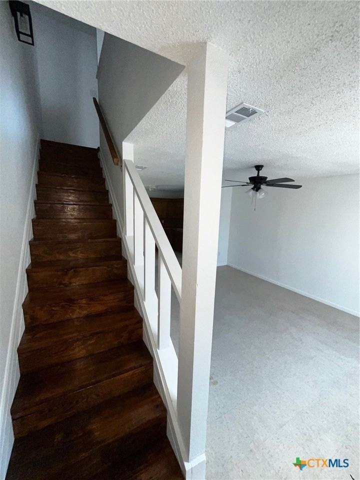 202 N Walnut St - Photo 2 of 9