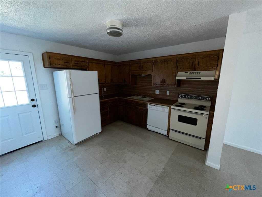 202 N Walnut St - Photo 3 of 9