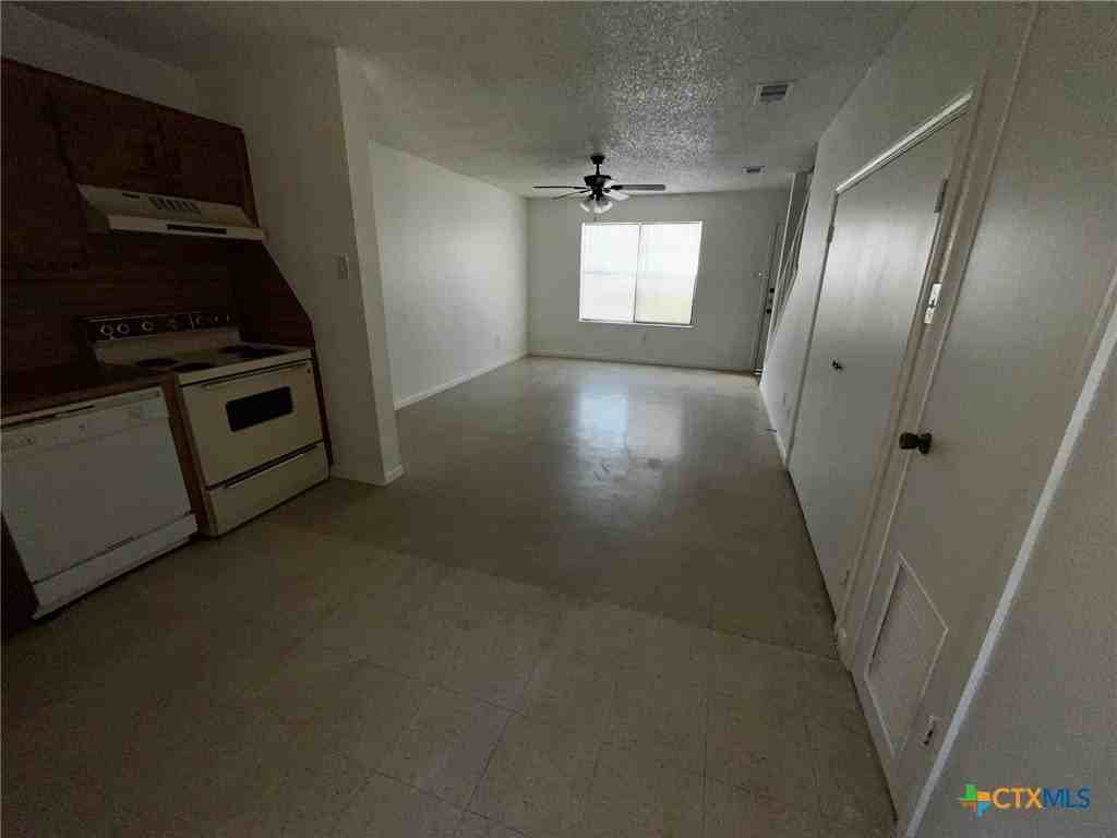 202 N Walnut St - Photo 4 of 9