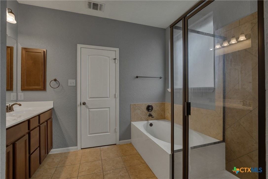 240 Oak Creek Way - Photo 3 of 22