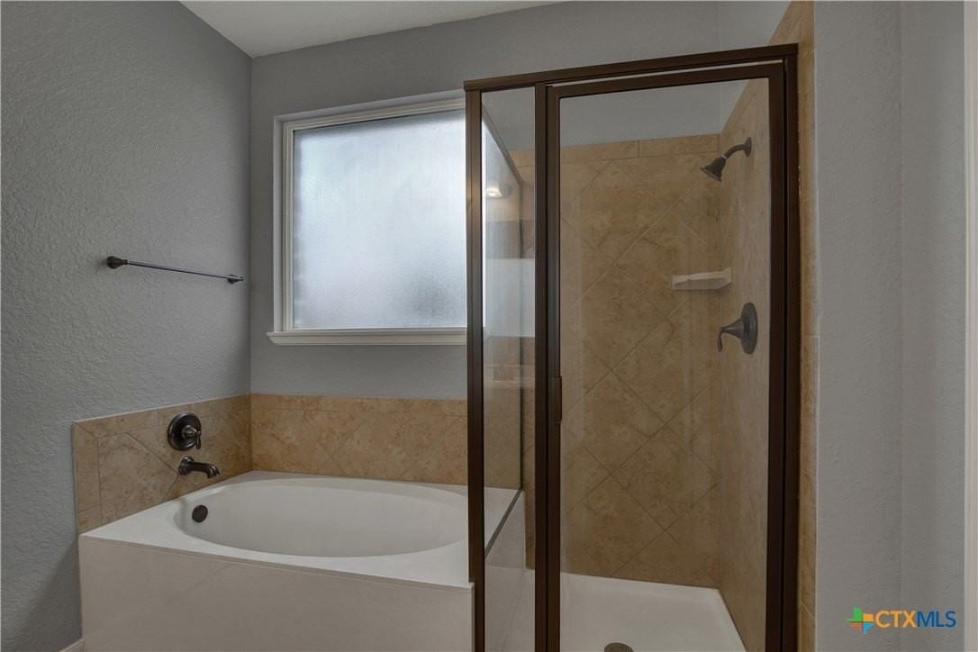 240 Oak Creek Way - Photo 5 of 22