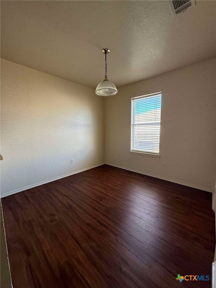 3307 Hereford Ln - Photo 3 of 15