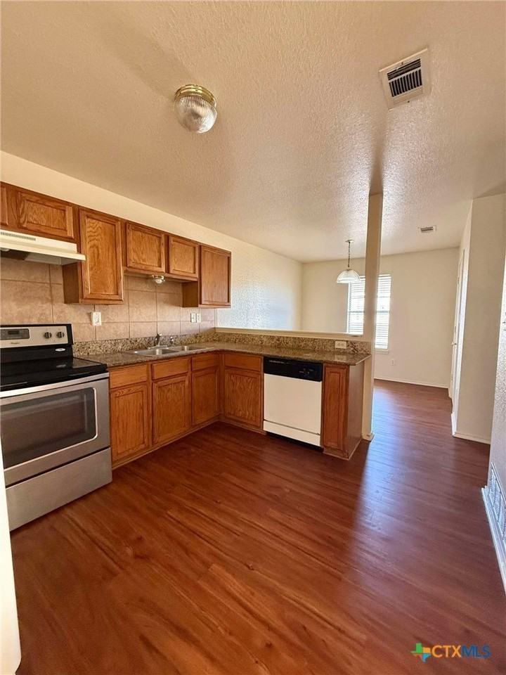 3307 Hereford Ln - Photo 5 of 15