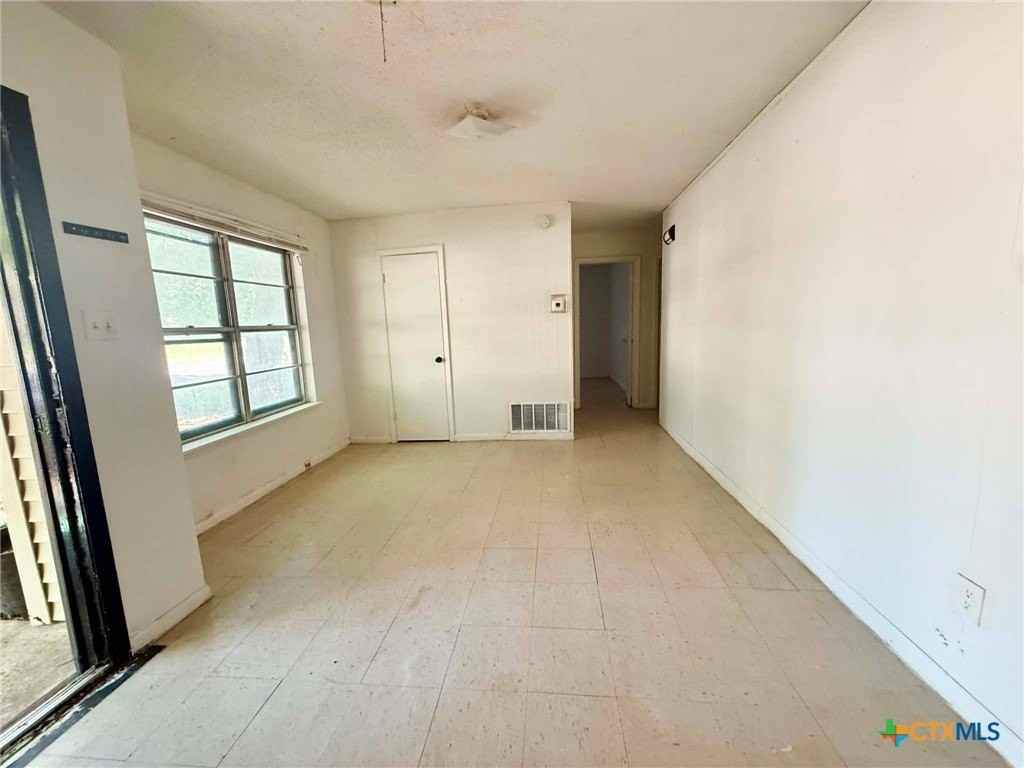 607 Curry Ave - Photo 3 of 28