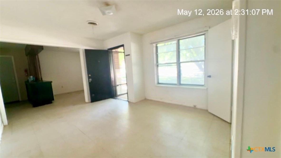 607 Curry Ave - Photo 4 of 28