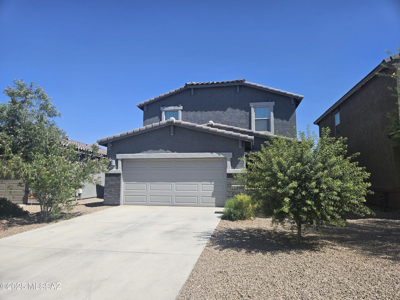10679 W Golson Dr - Photo 2 of 36