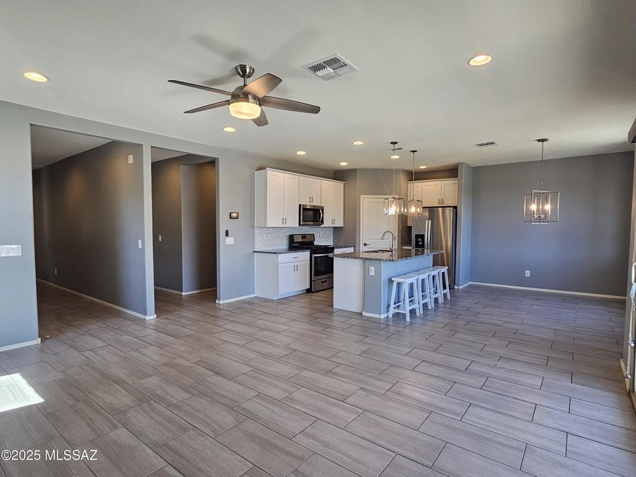 10679 W Golson Dr - Photo 6 of 36