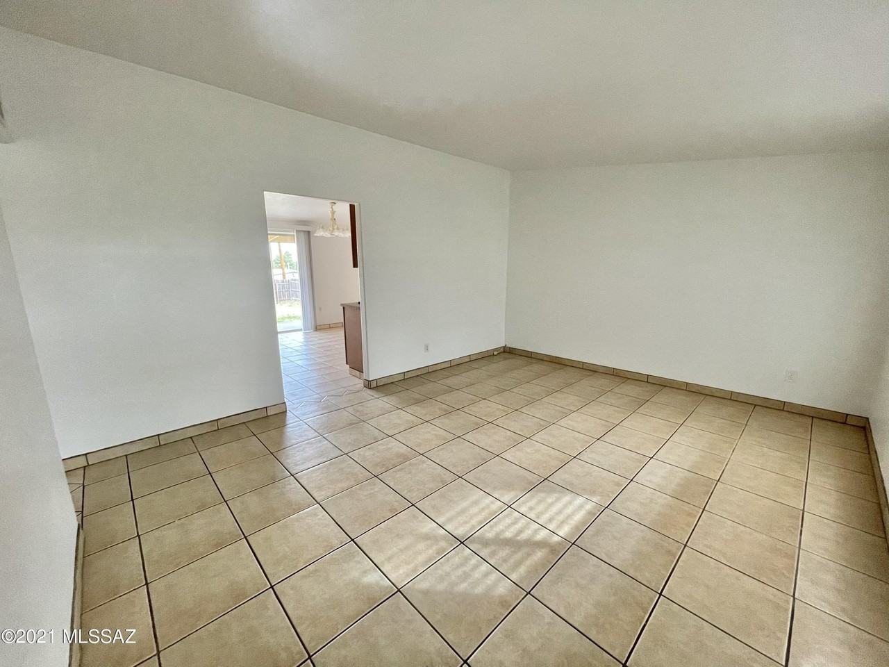 233 S Avenue B - Photo 4 of 21