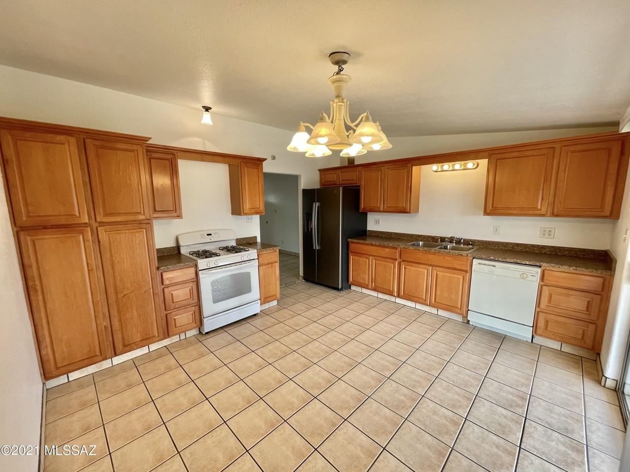 233 S Avenue B - Photo 5 of 21