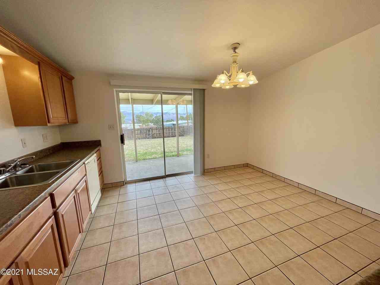 233 S Avenue B - Photo 6 of 21