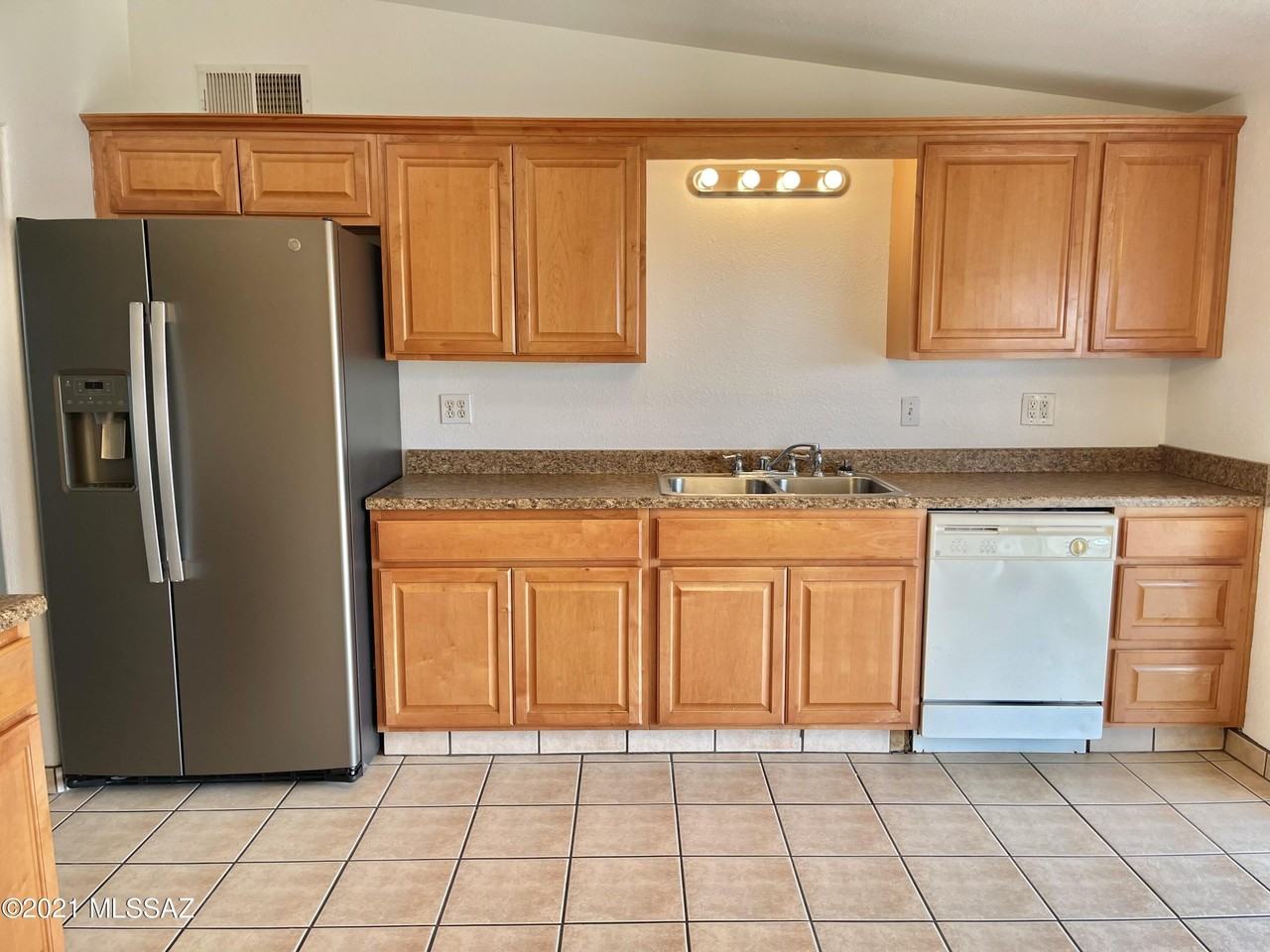 233 S Avenue B - Photo 7 of 21