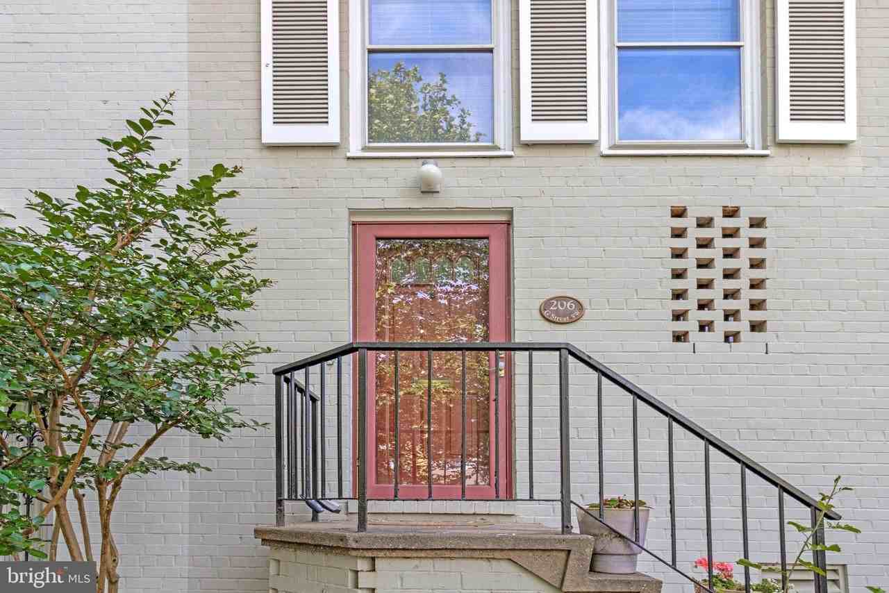 206 G St Sw - Photo 3 of 43