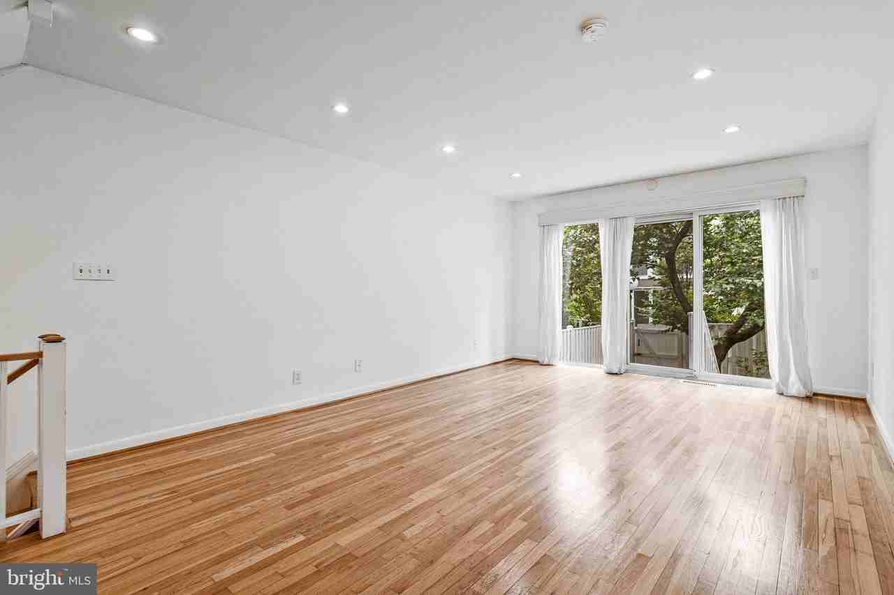 206 G St Sw - Photo 4 of 43