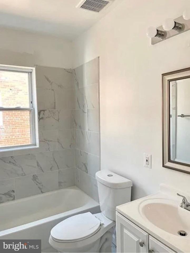 5822 9th St Nw #4 - Photo 6 of 10