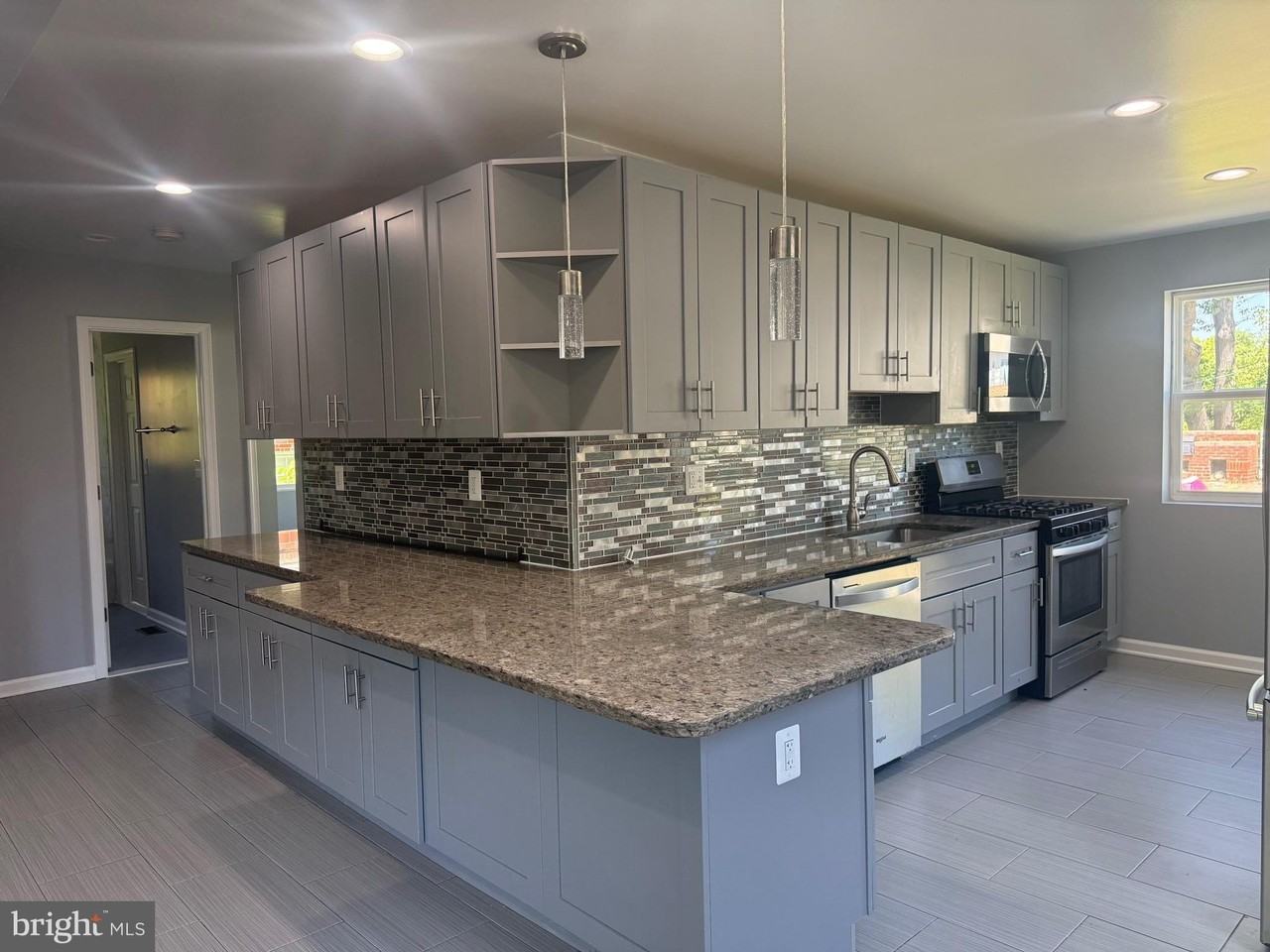 3010 V Pl Se - Photo 3 of 42