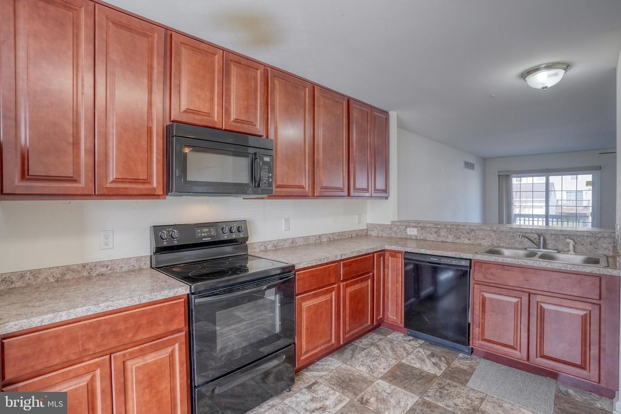 327 Tribbitt St - Photo 4 of 30