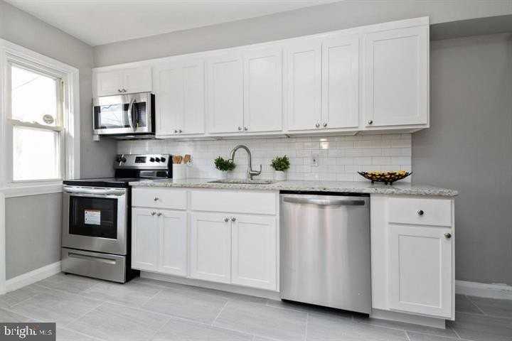 1773 Joan Ave - Photo 5 of 18