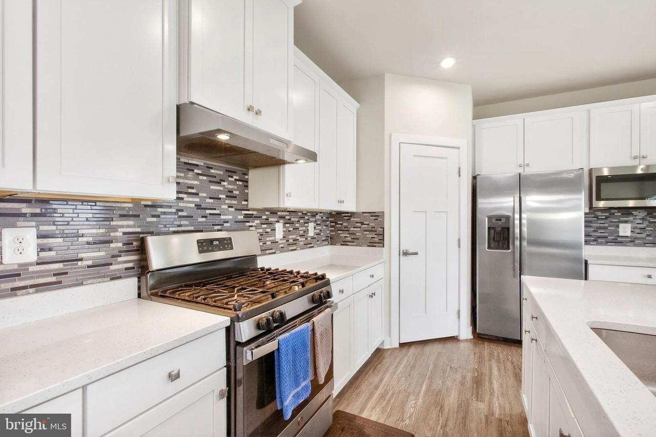11037 Corner Stone Ln - Photo 6 of 28