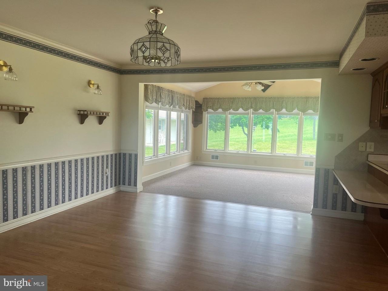 10319 Harmony Rd - Photo 4 of 31