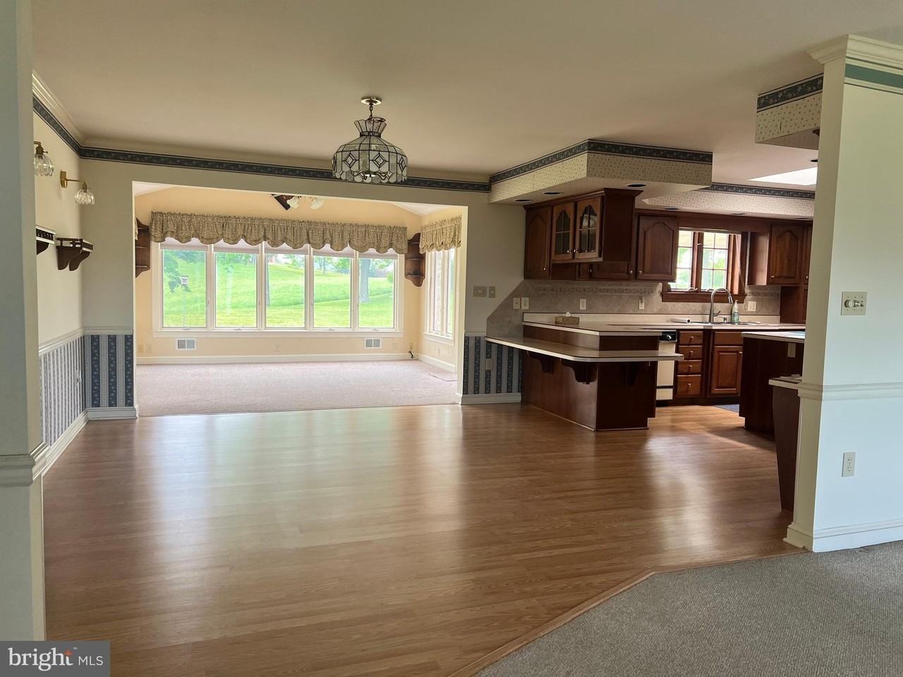 10319 Harmony Rd - Photo 5 of 31