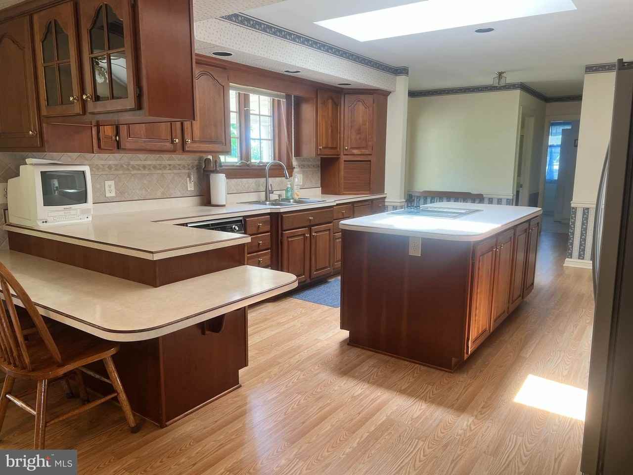 10319 Harmony Rd - Photo 6 of 31