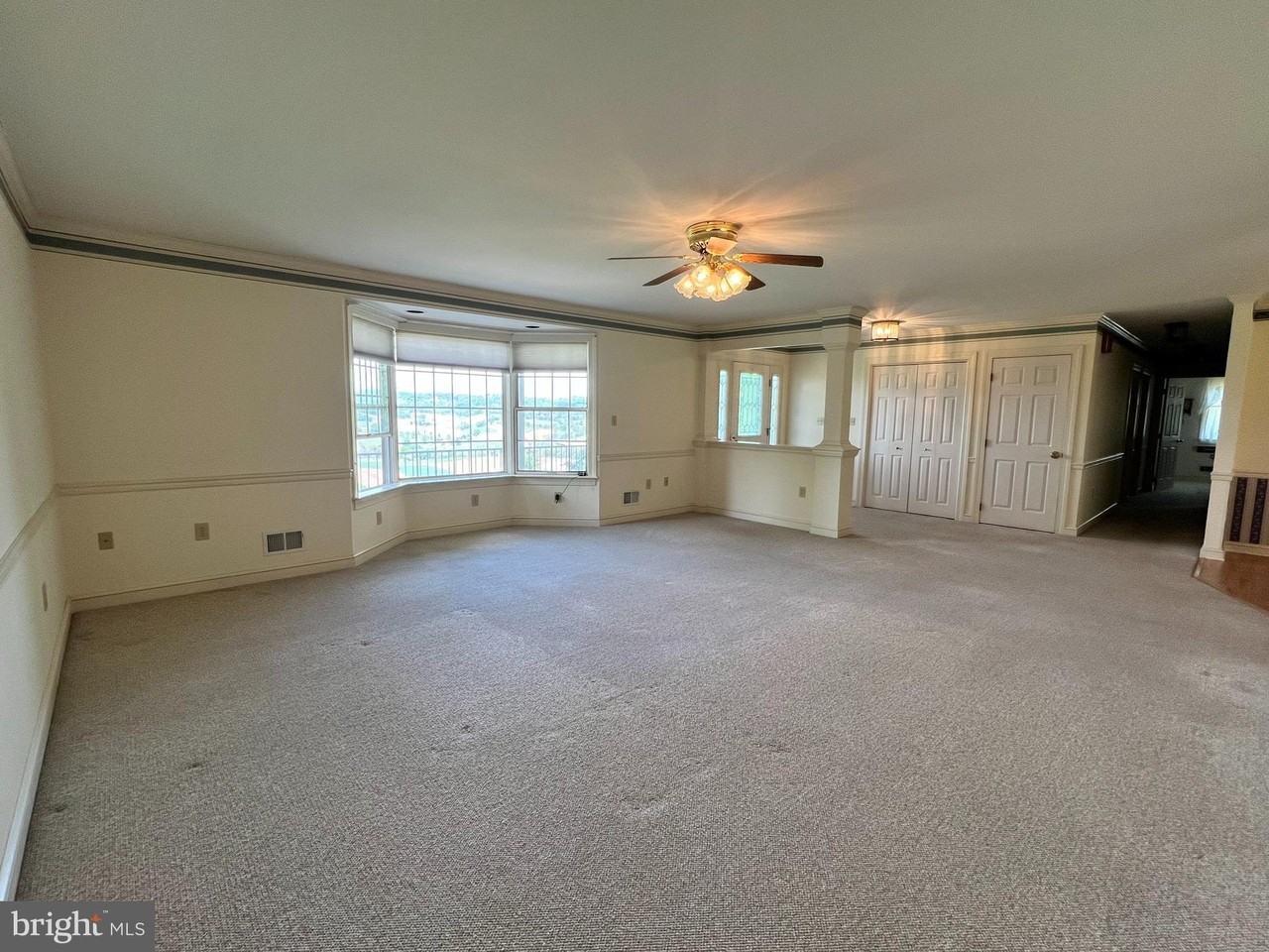 10319 Harmony Rd - Photo 6 of 33