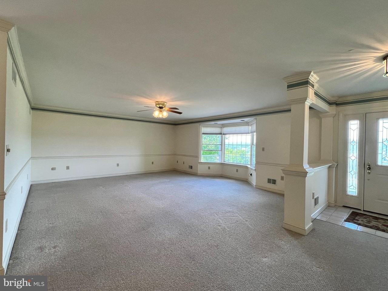 10319 Harmony Rd - Photo 5 of 33