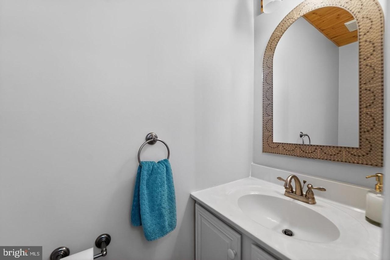 708 Suffield Dr - Photo 4 of 22