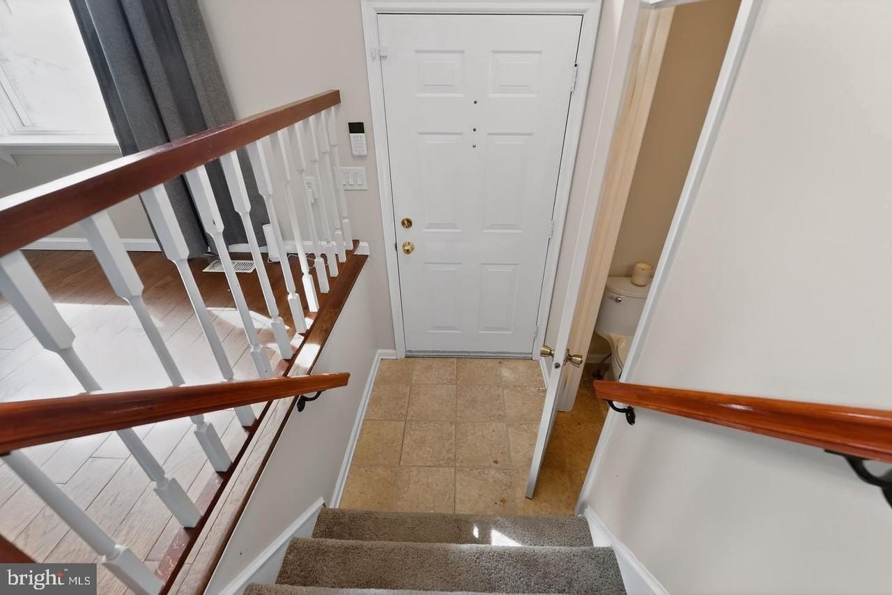 708 Suffield Dr - Photo 5 of 22