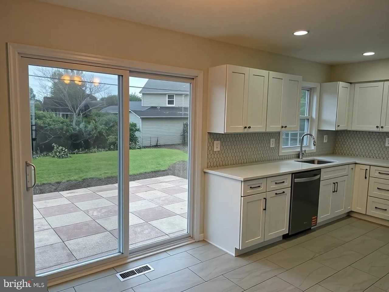 2803 Barberry Ln - Photo 6 of 16