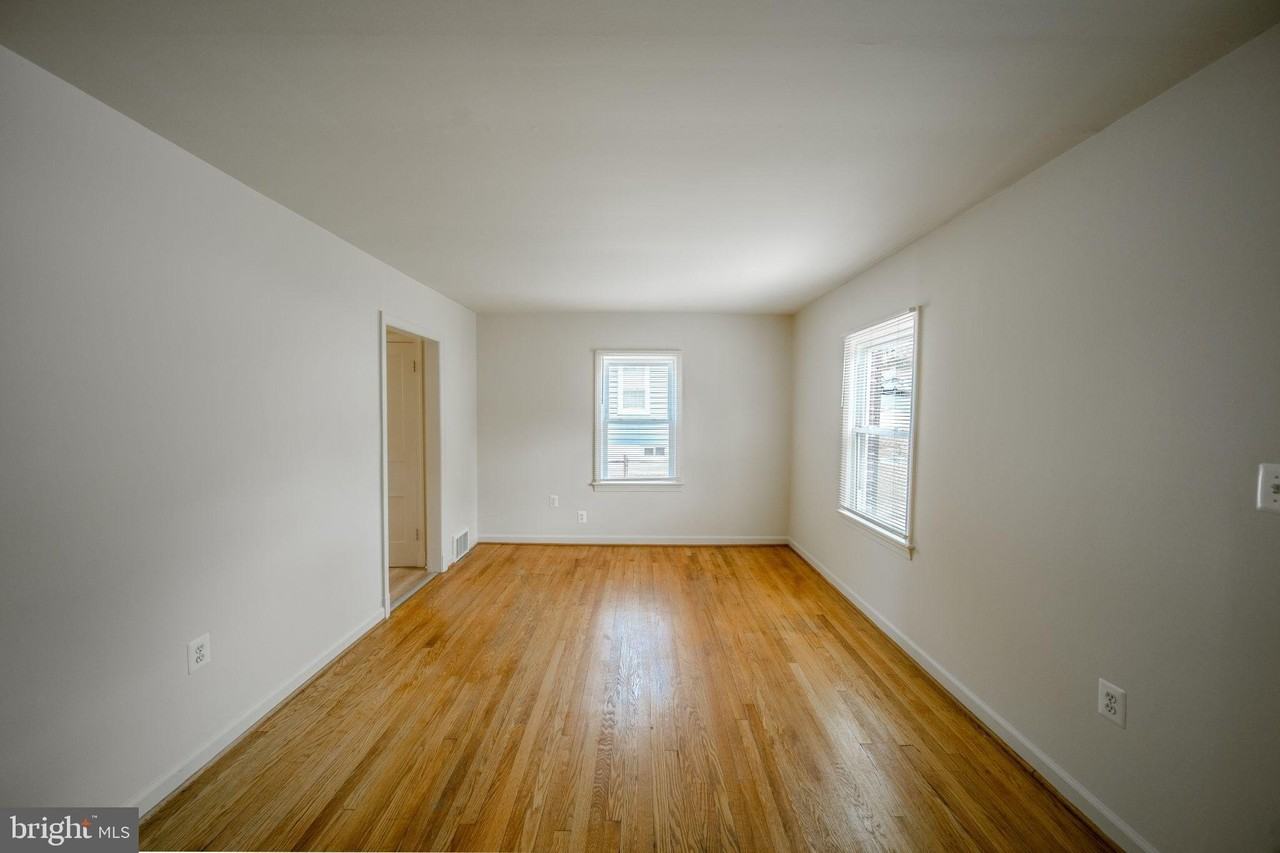 4002 74th Ave - Photo 3 of 37