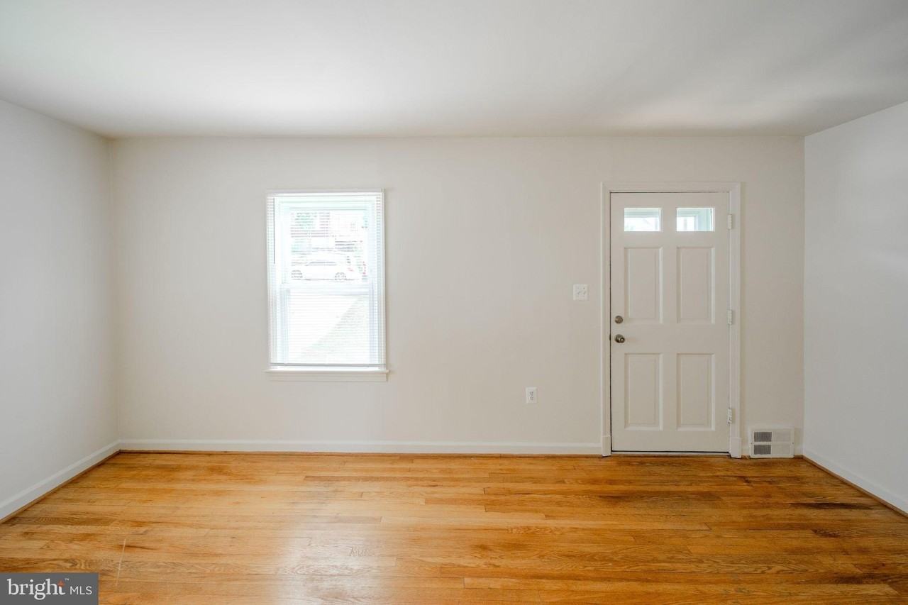 4002 74th Ave - Photo 5 of 37