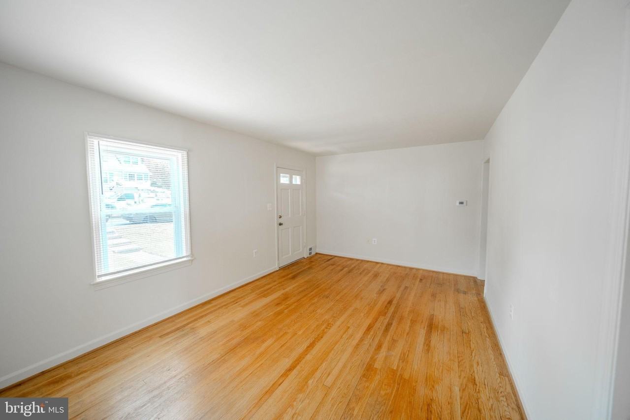4002 74th Ave - Photo 6 of 37
