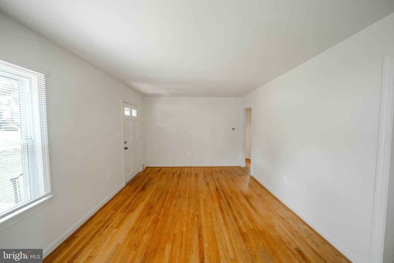 4002 74th Ave - Photo 7 of 37