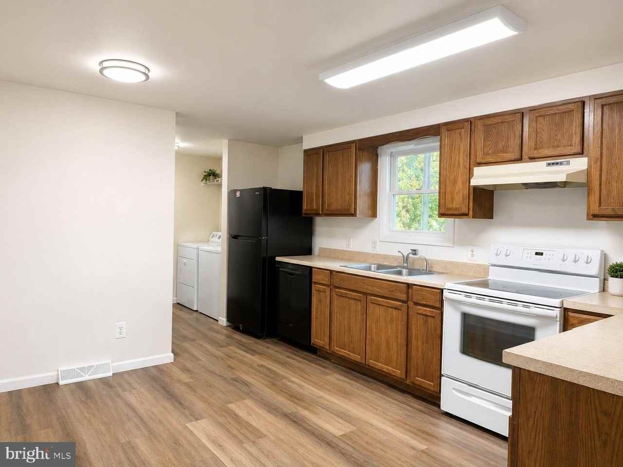 22132 Towey Ct - Photo 3 of 13