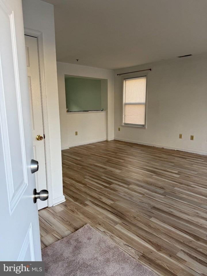 510 Brookletts Ave #601 - Photo 2 of 4