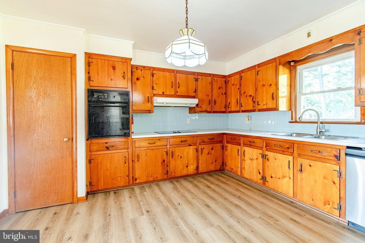 7612 Sherwood Rd - Photo 6 of 25