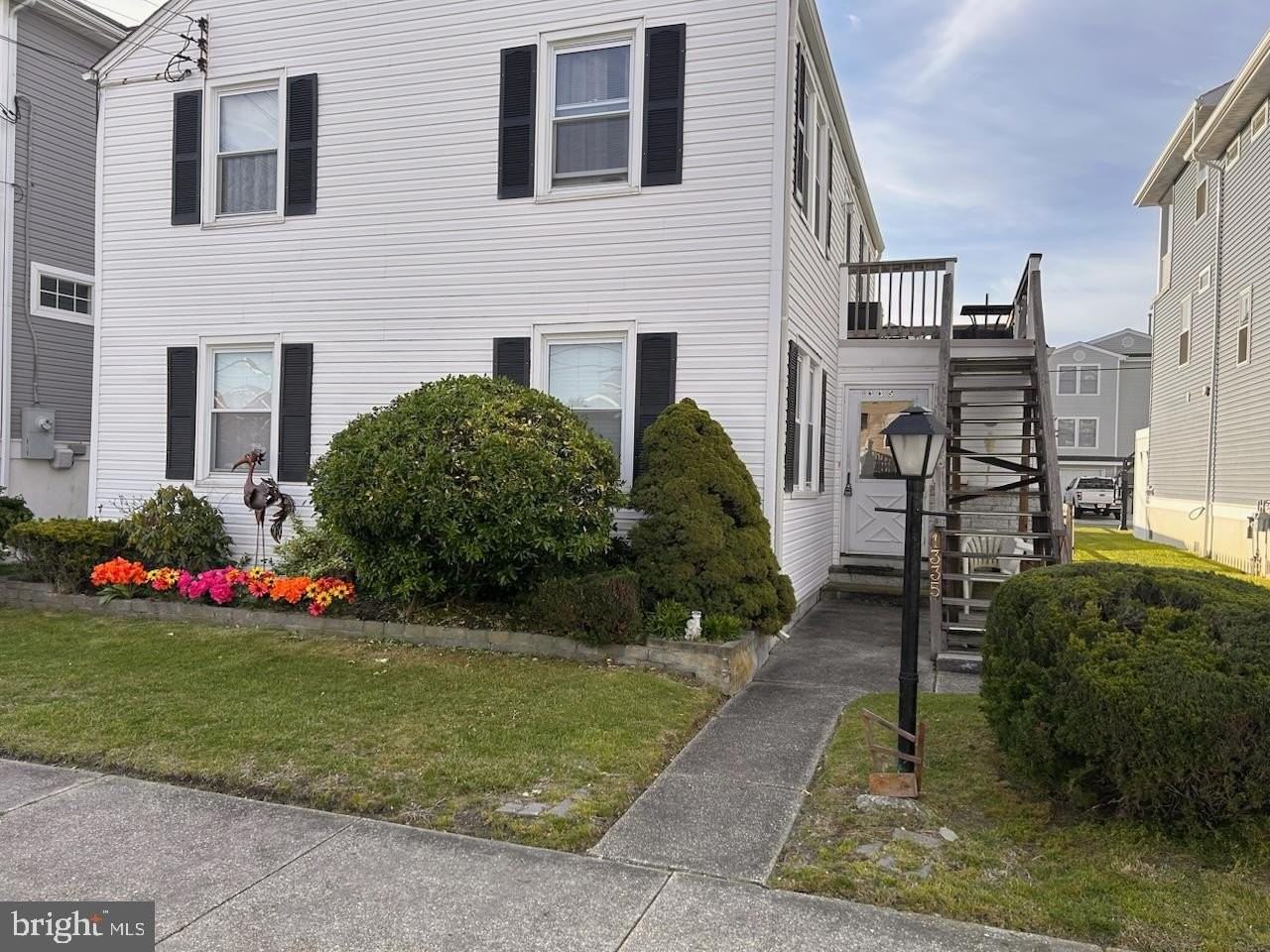1335 Simpson Ave - Photo 2 of 13