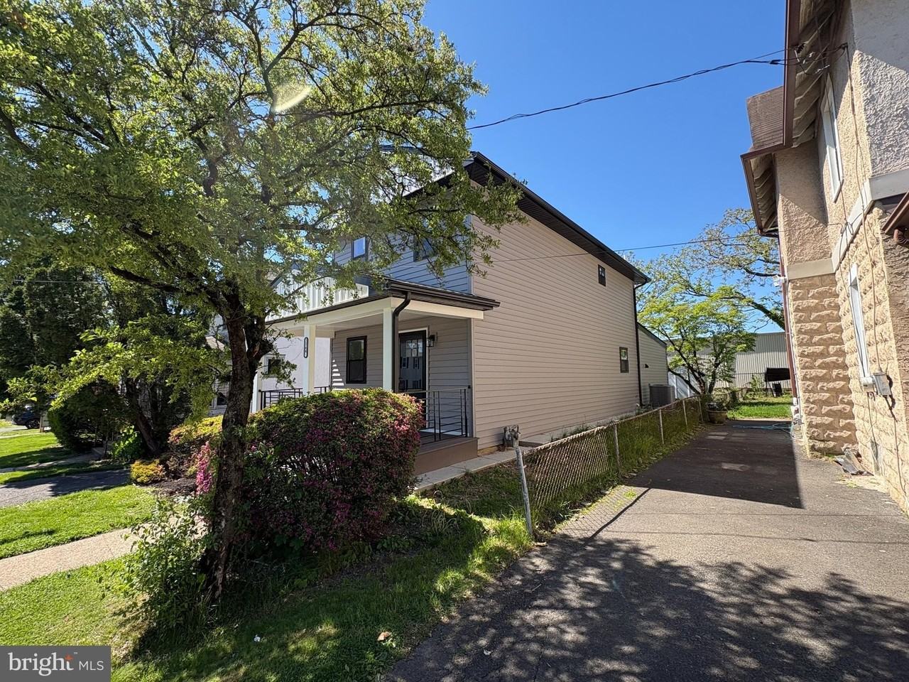 2344 Hamilton Ave - Photo 3 of 32