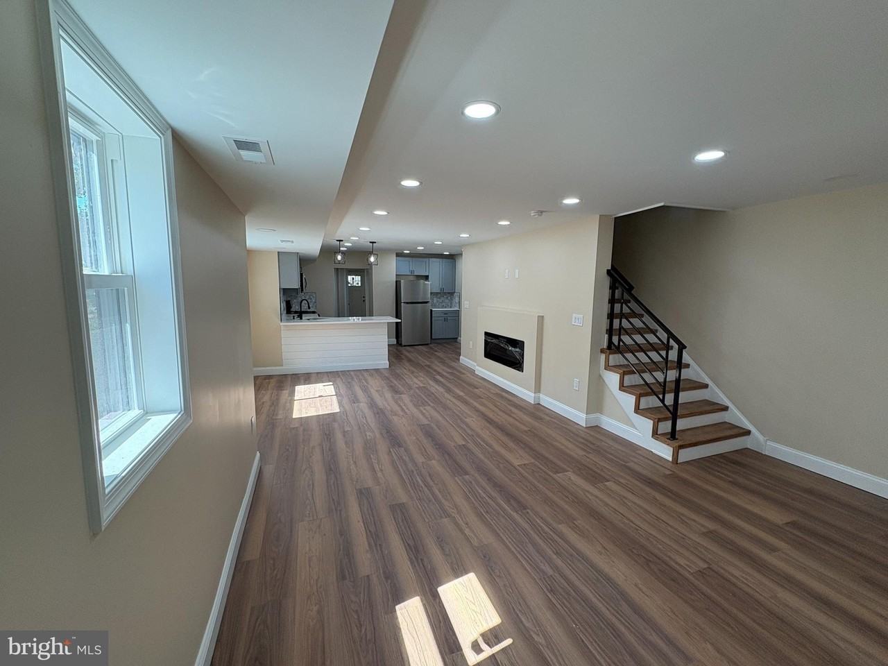 2344 Hamilton Ave - Photo 4 of 32