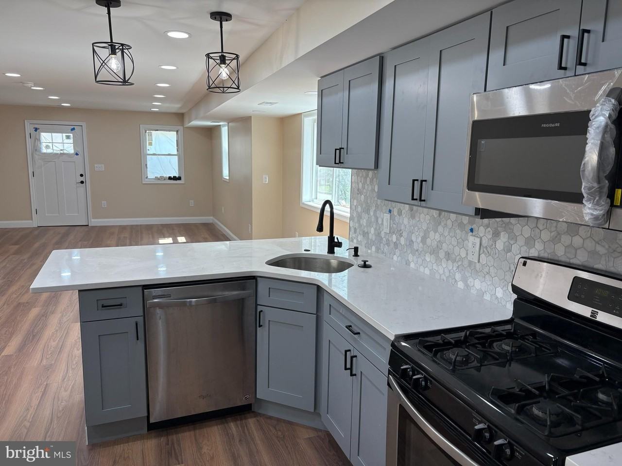 2344 Hamilton Ave - Photo 7 of 32